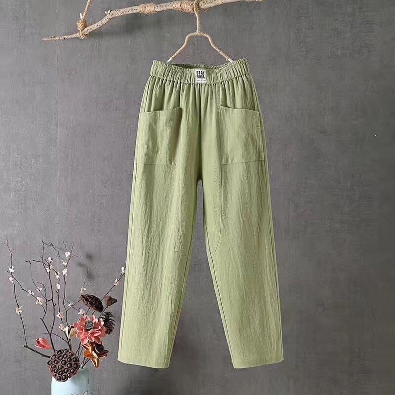 Leisure pants made of cotton and linen with elastic waist.