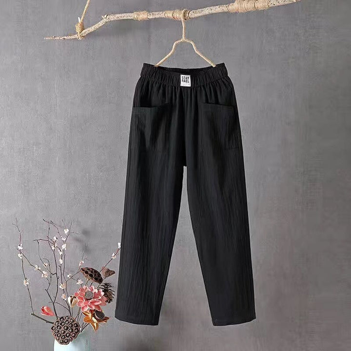 Leisure pants made of cotton and linen with elastic waist.