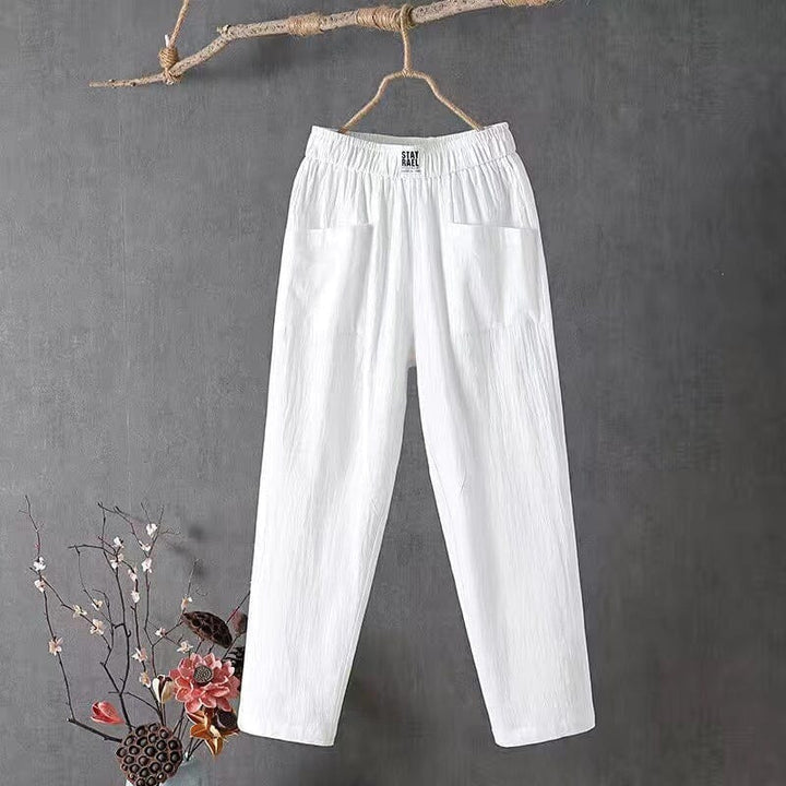 Leisure pants made of cotton and linen with elastic waist.