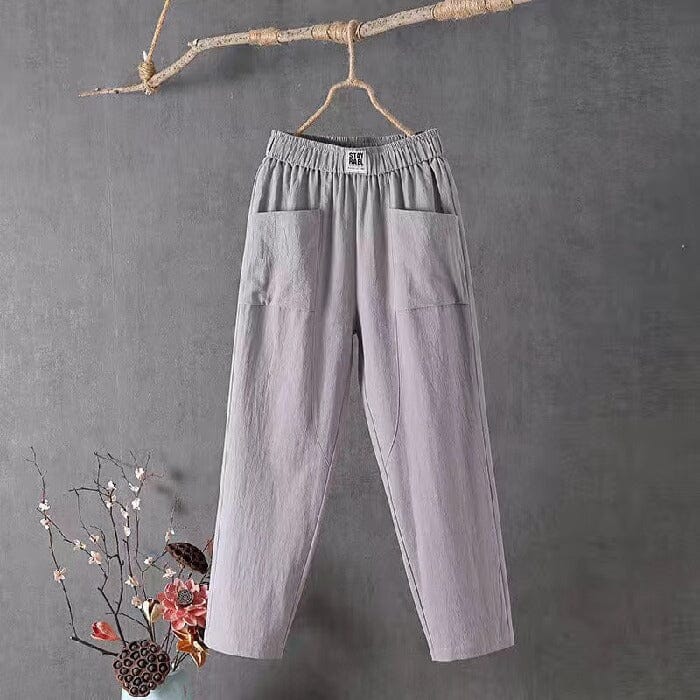 Leisure pants made of cotton and linen with elastic waist.