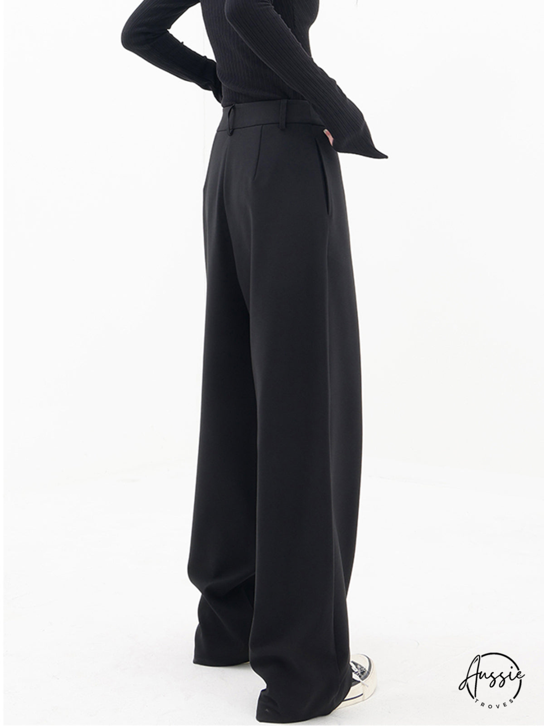 Urban Chic - Asymmetrical Baggy Pants