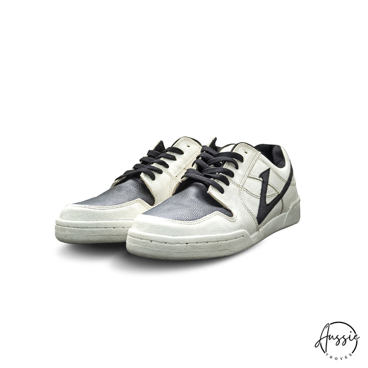 Mono Sneakers