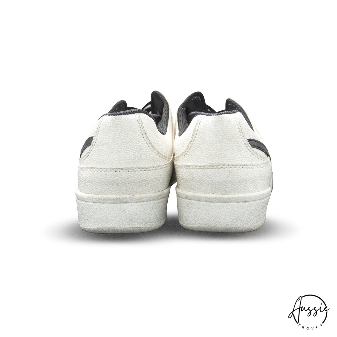 Mono Sneakers