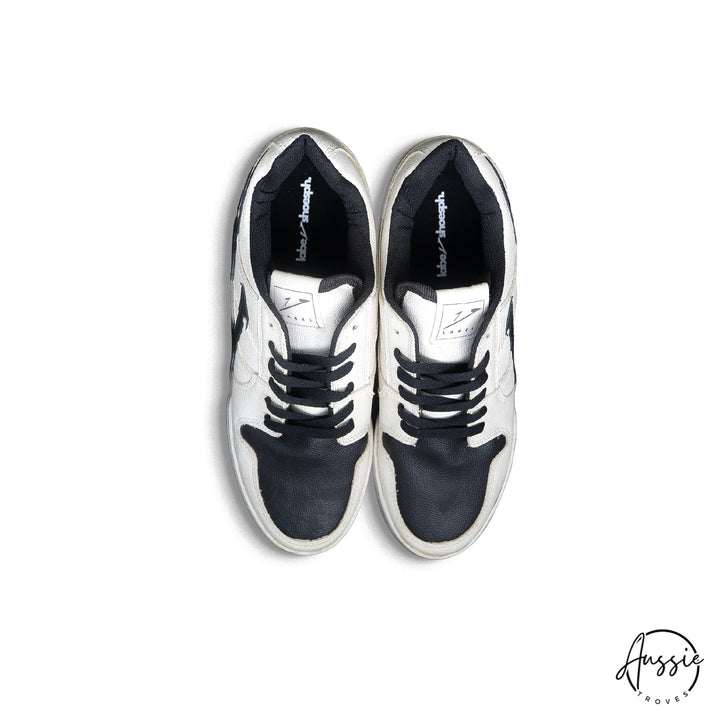 Mono Sneakers